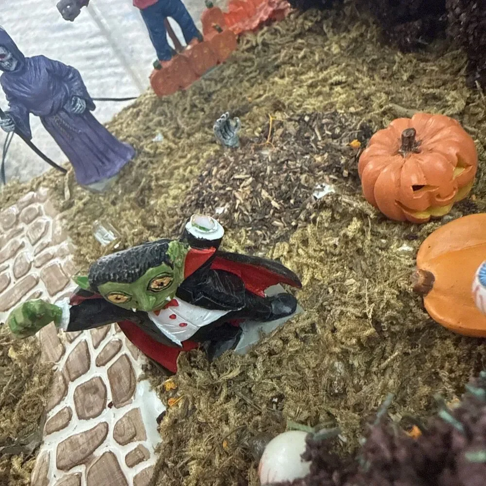 Lot Halloween Mini Figurine Set w/ Lighted Pumpkin, Witch, Ghost, Vampire.